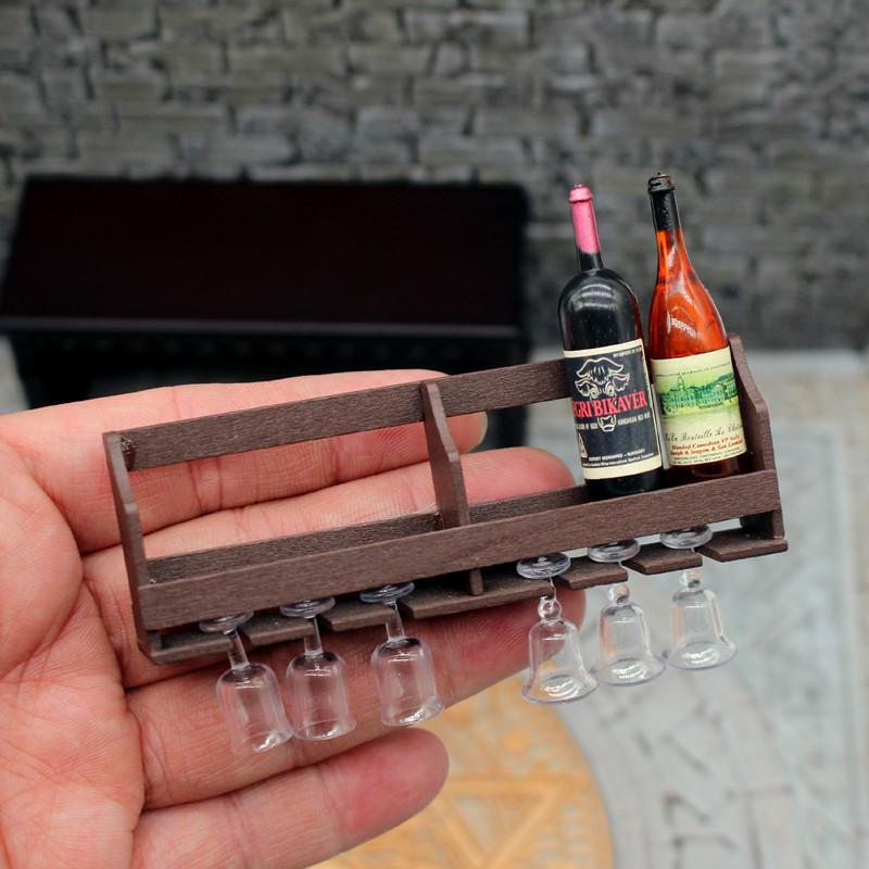 Home Bar Stand - 1 セットドールハウスおもちゃシミュレーション壁掛けワインラックカップラックミニチュア吊りディスプレイラックモデルままごとのおもちゃの装飾子供のギフト